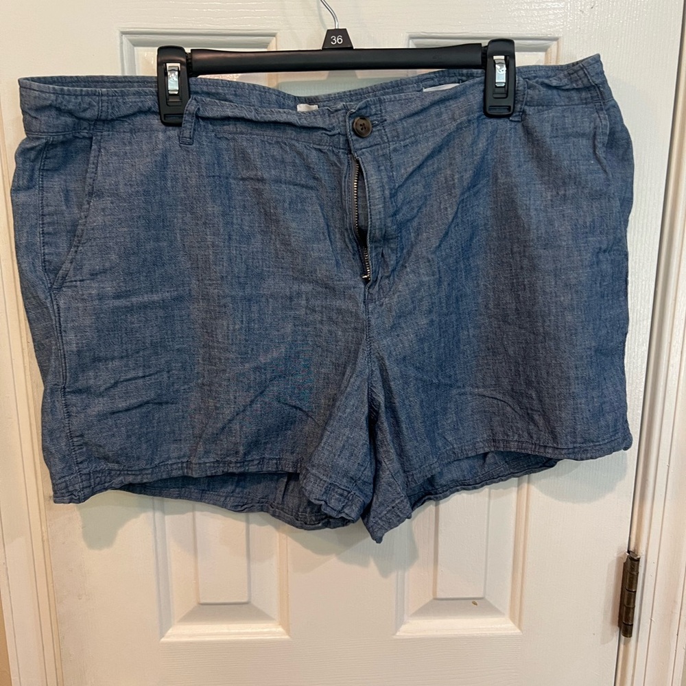 Women’s Gap blue 5” shorts - size 18 - 100% cotton - 2 front pockets